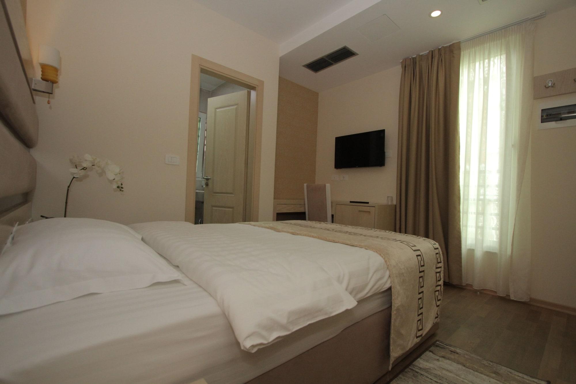 Capital Tirana Hotel Bruci Exterior photo