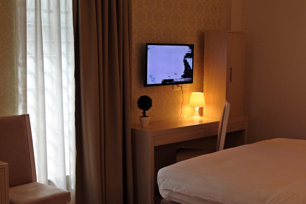 Capital Tirana Hotel Bruci Exterior photo
