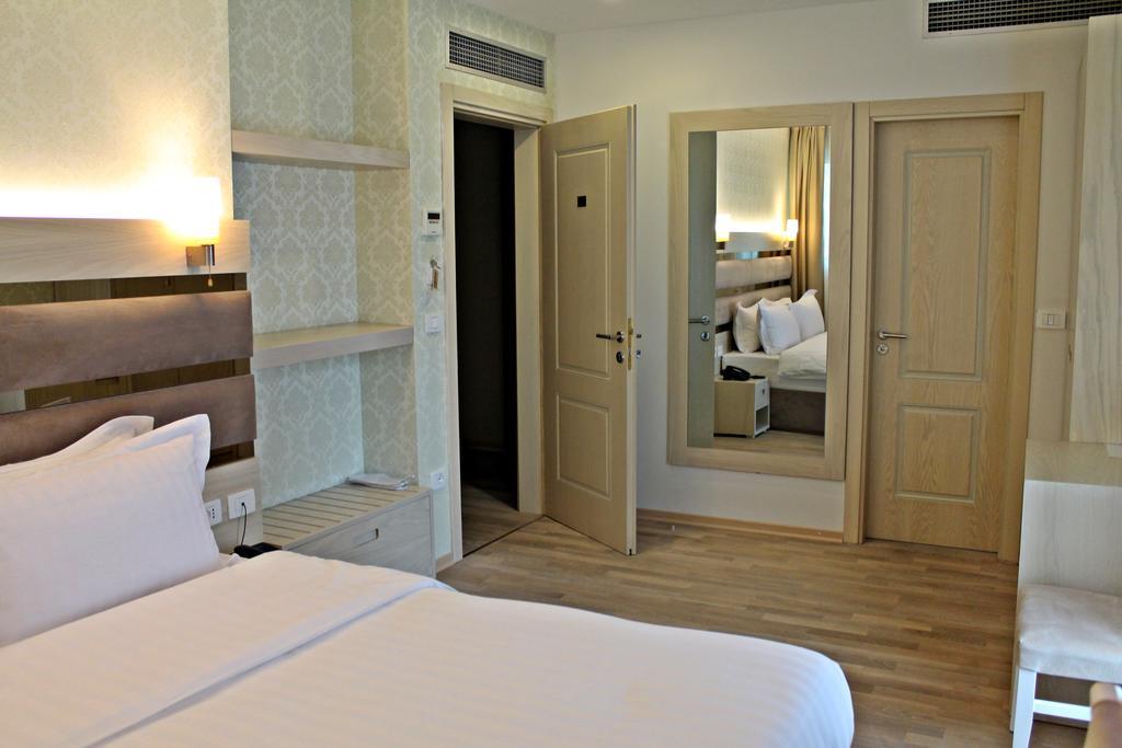 Capital Tirana Hotel Bruci Exterior photo